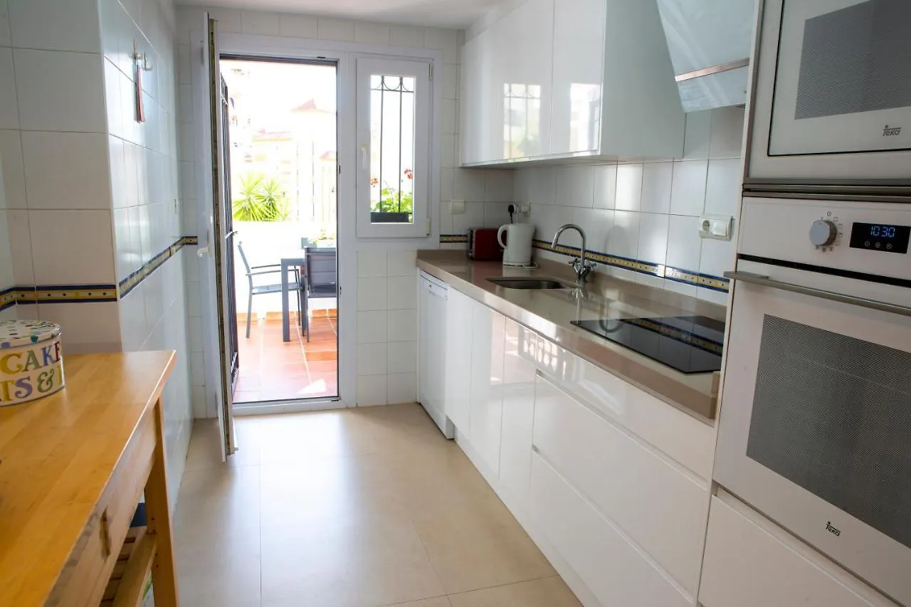 Sea View Apartment Shared Pools Estepona 60 M²